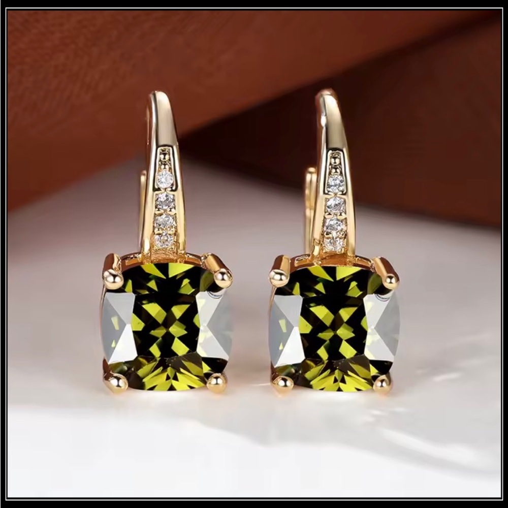 NEW 14K GOLD PERIDOT AUGUST CRYSTAL SQUARE DROP EARRINGS